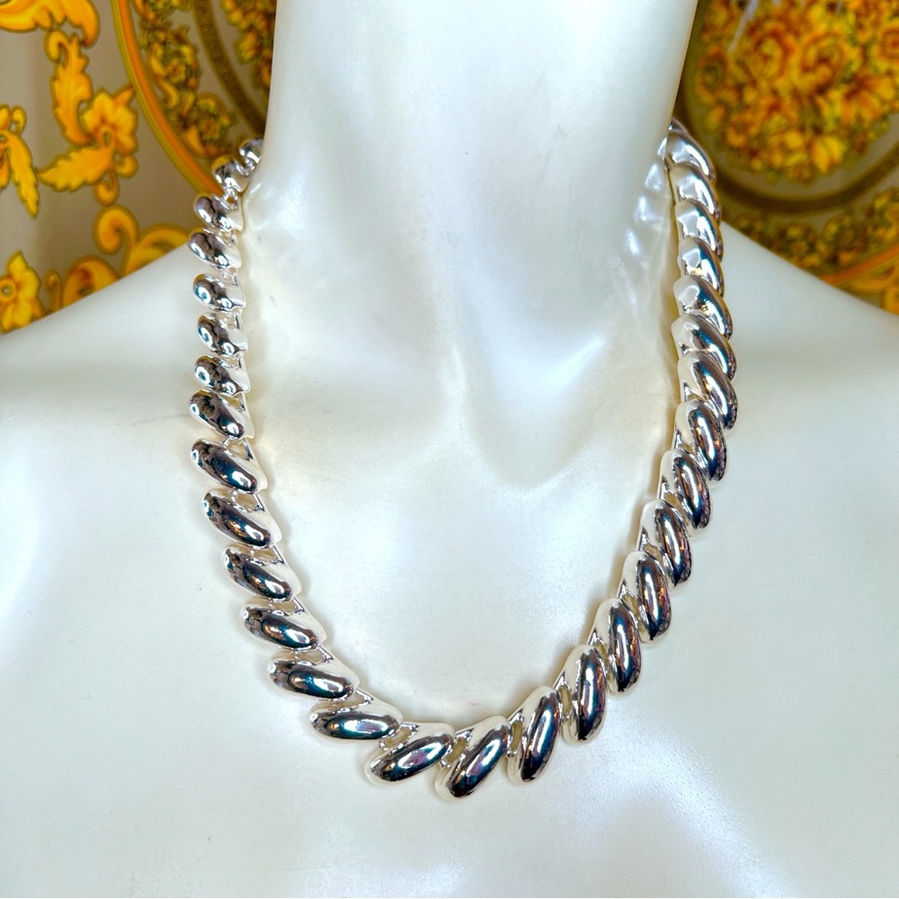 White gold plated San Marco 18” to 20” necklace articulated